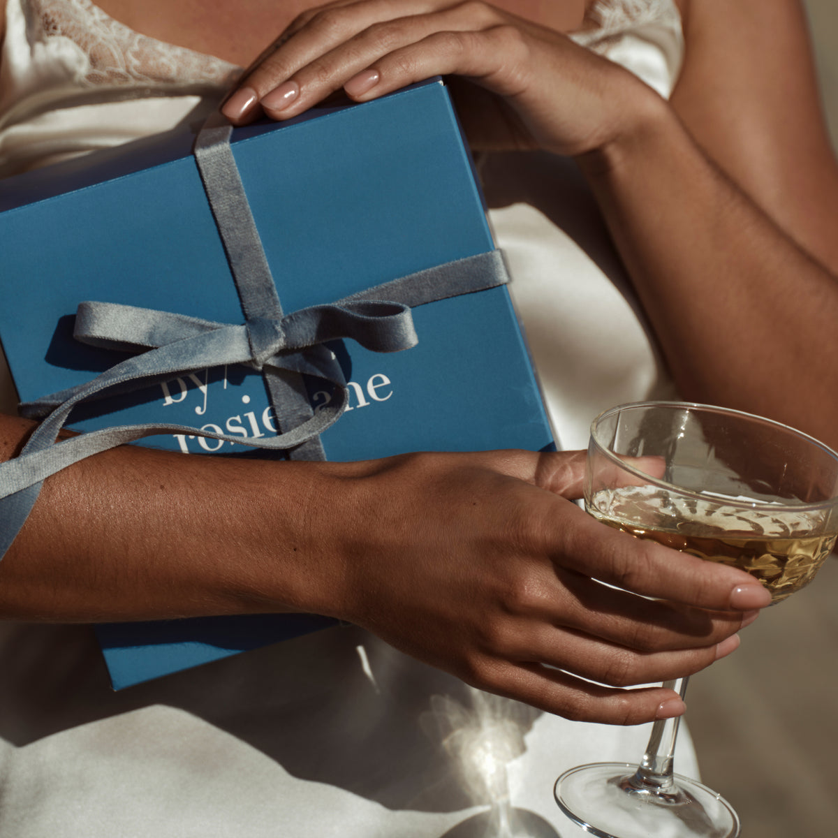 HOLIDAY GIFT BOX