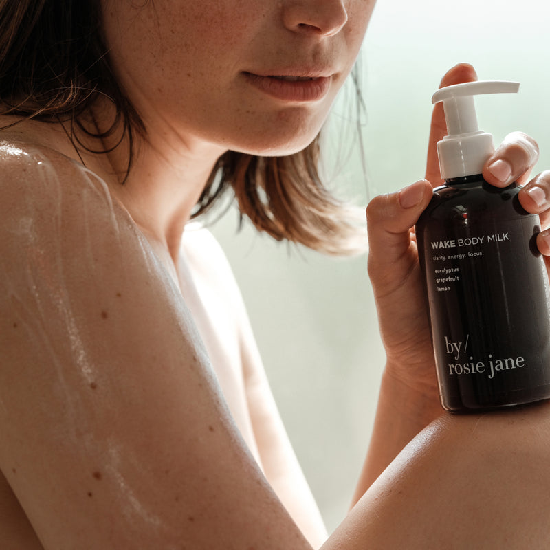 WAKE BODY MILK
