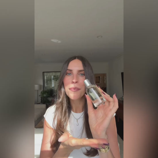 The video provides an overview of the fragrance "Matilda" by Rosie Jane:
Scent Profile: The fragrance is described as an intoxicating, bright, and fruity passion fruit scent. It features a balance of sweet and tart notes, including ripe passion fruit, sweet meringue, and lime.
Dry Down: As it settles on the skin, the fragrance reveals notes of Australian sandalwood and musk, which provide the brand's signature "second skin" finish.